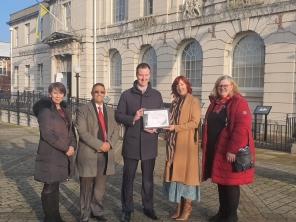 Council Leader, Cllr Chris Read receive the Kickstart award from Faye Lowther of DWP.