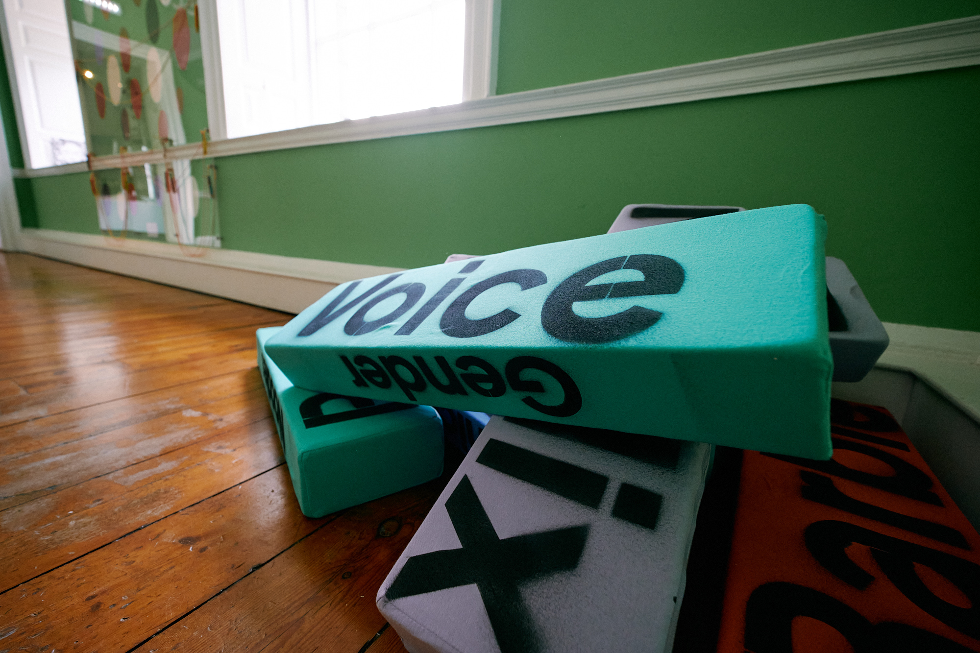 A green block that says 'voice' and a white block underneath with letters.