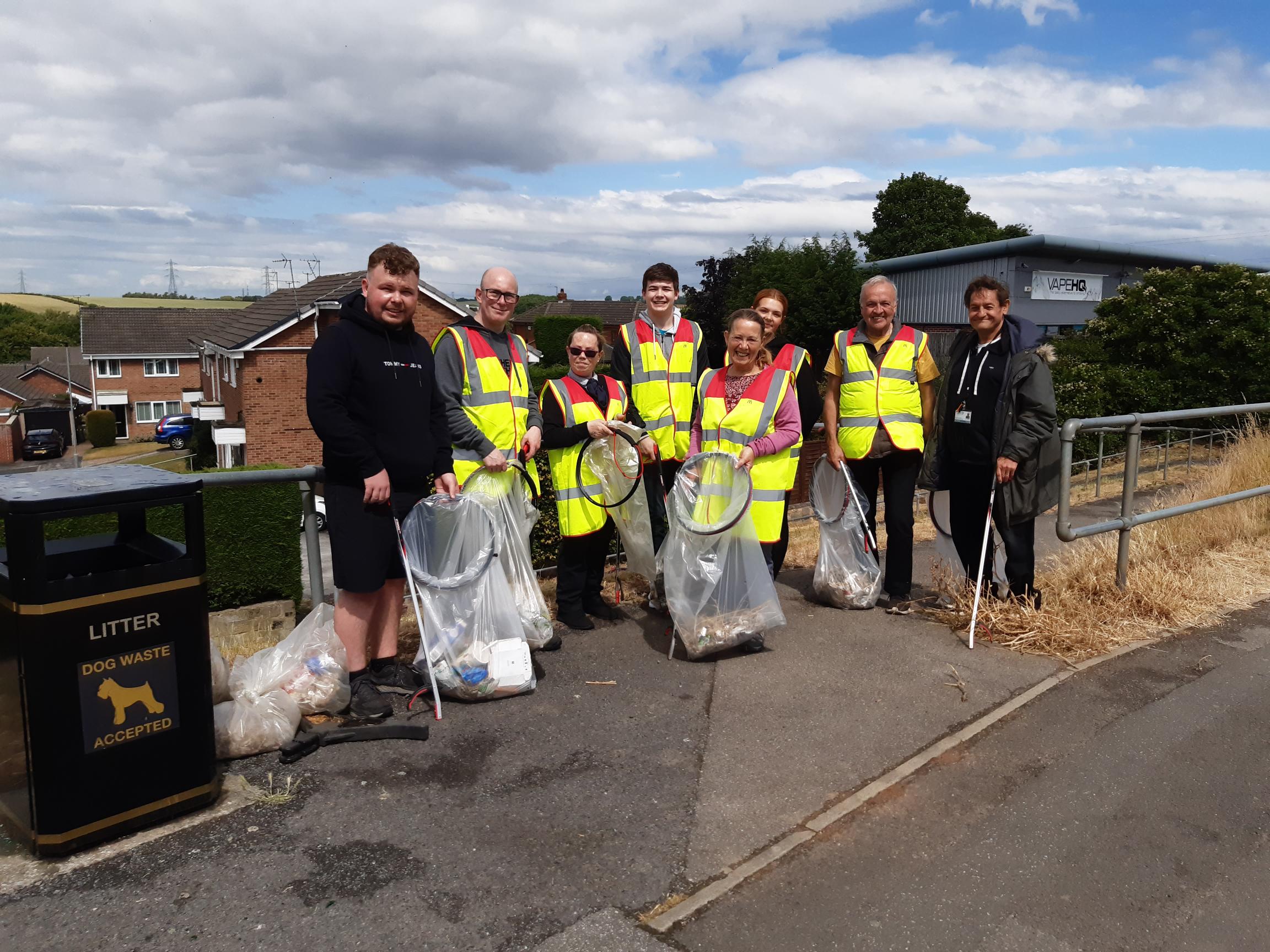 Bramley litter pick 270622