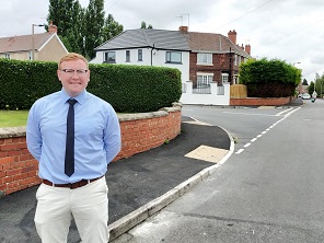 Councillor Beck at Ivanhoe Avenue estate, one of the proposed sites