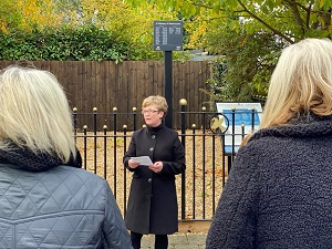 Councillor Cooksey opening the Park Road cholera memorial