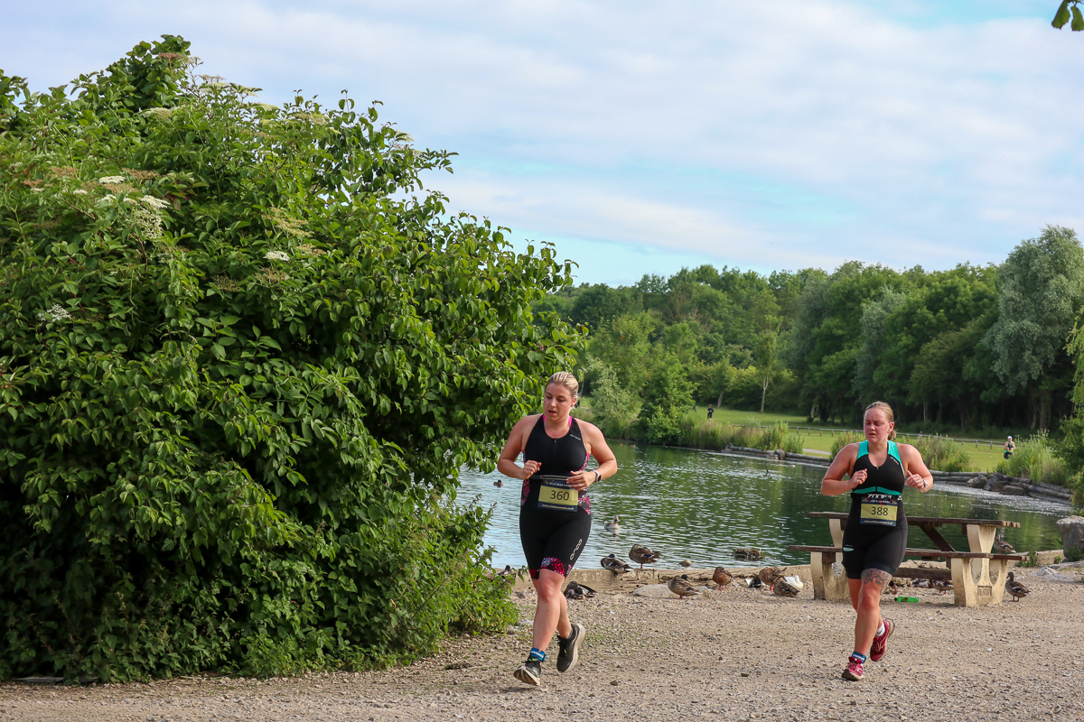 2 female runners running at rother valley country park
